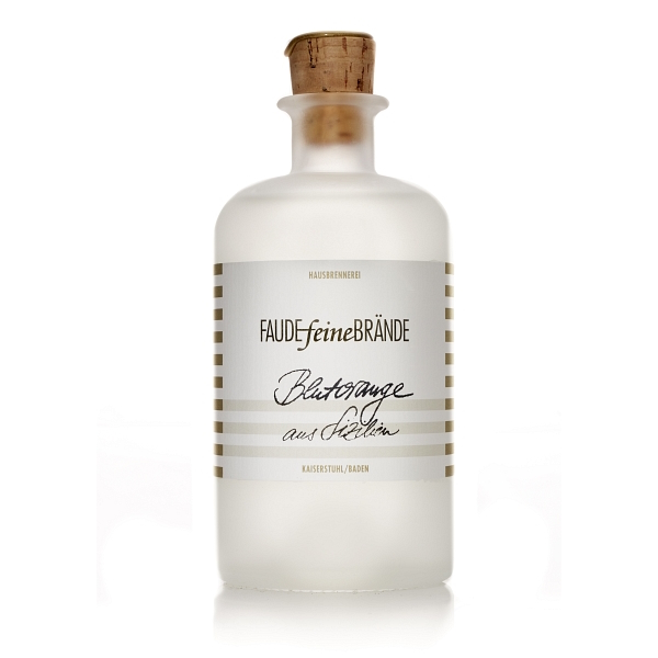 Faude Feine Brände Blutorange aus Sizilien 42% 50cl Flasche Produktbild einer Flasche Faude Feine Brände Blutorange aus Sizilien 42% 50cl vor weißem Hintergrund