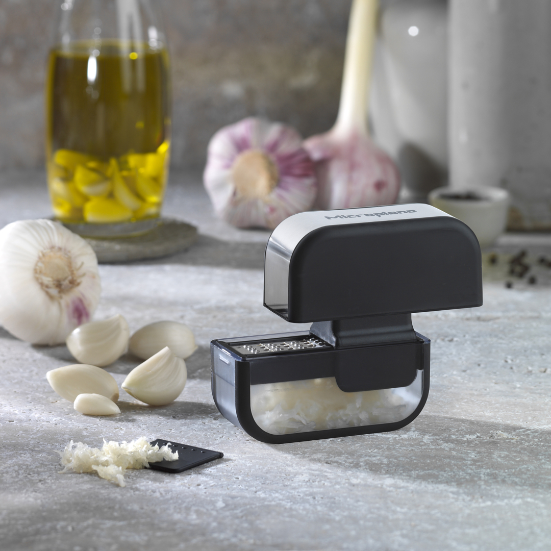 microplane-specialty-garlic_cutter_function3-1080sq