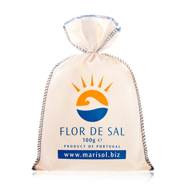 Stoffsäckchen Marisol Flor de Sal, 100 g, präsentiert mit feinen, natürlichen Meersalzflocken – perfekt zum Verfeinern von Speisen und für anspruchsvolle Köche.