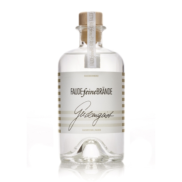 Faude Feine Brände Gurkengeist 40% 50cl Flasche Produktbild einer Flasche Faude Feine Brände Gurkengeist 40% 50cl vor weißem Hintergrund